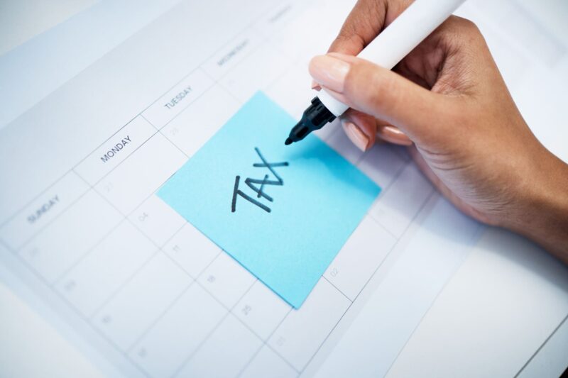 hand-closeup-notes-and-tax-on-calendar
