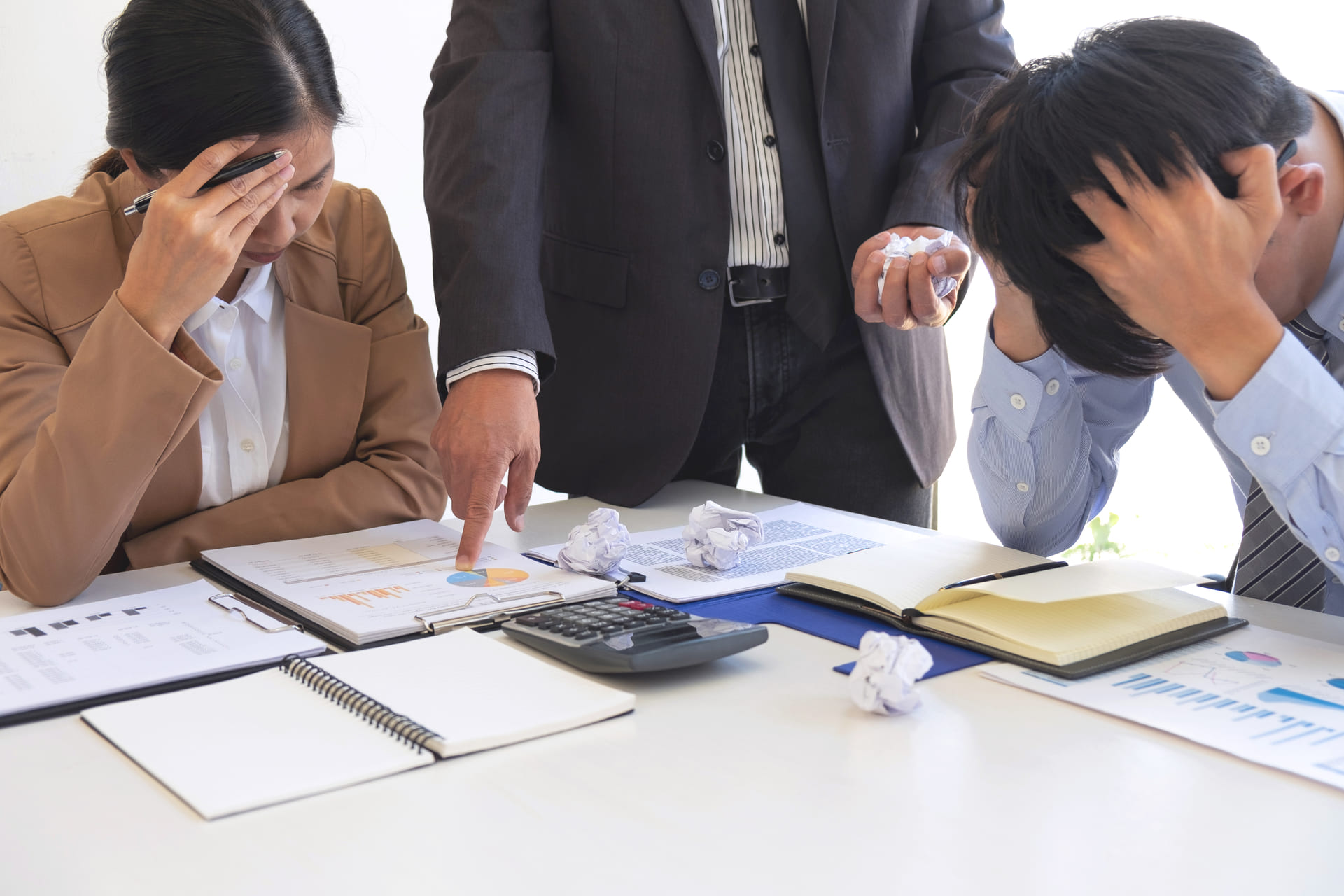 Business executive points to bankruptcy on paper, signaling business partners there's a problem