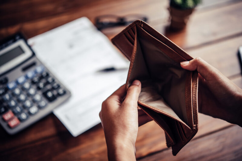 illustration of empty wallet